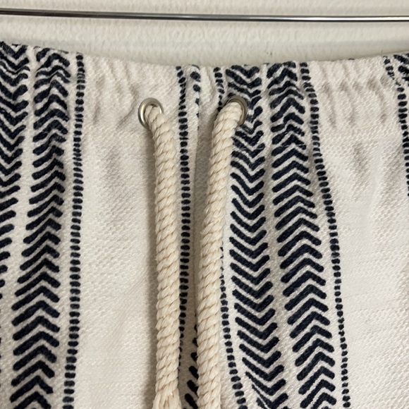 Dolphin hem boho shorts - Picture 3 of 8